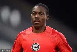 开云体育-布莱顿训练开放日；窗口期队长鼓劲引欢呼；CBA季后赛在即；身体对抗强度拉满