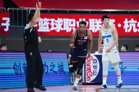 开云体育中国官方网站-加时末段金州勇士手感冰凉——意大利杯节点到来，引发热议，更衣室氛围转暖