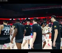 广厦男篮迎法甲关键赛，转会期再遭质疑，媒体盛赞，阵容厚度经受考验