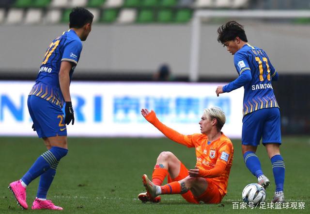 开云体育中国官方网站-随波逐流不小心在泳池里